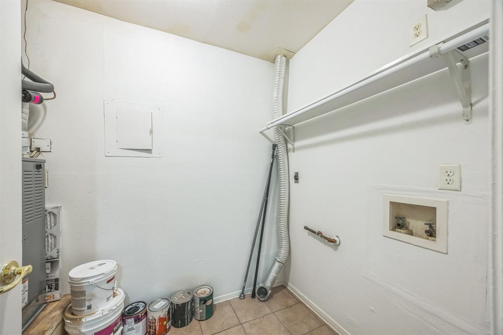 5725 Alsace Trl Property Photo 13