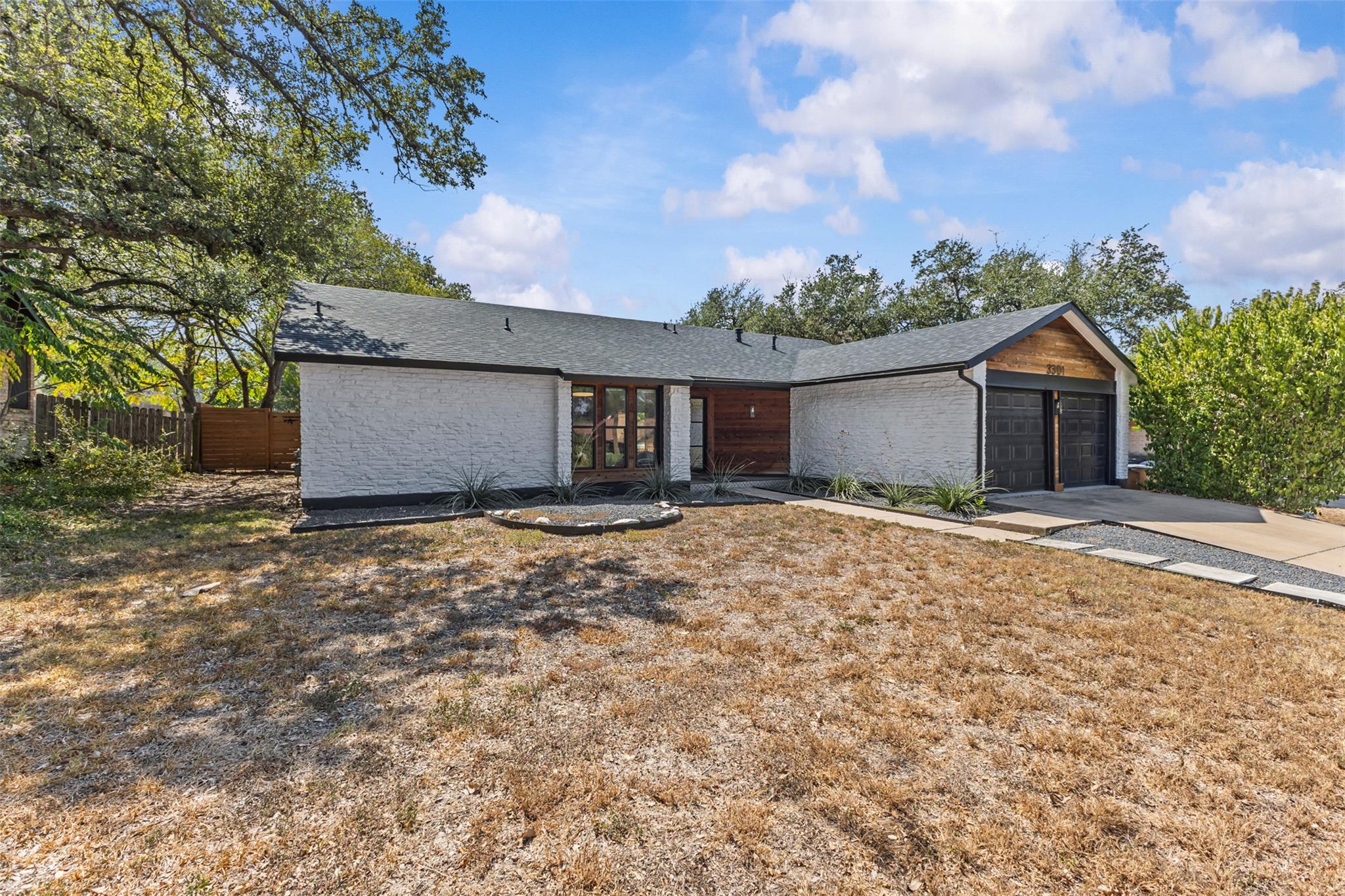 3301 Western Dr Property Photo 3
