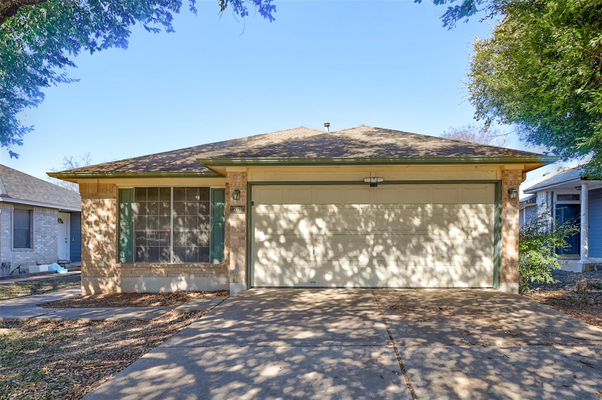 17616 Strontian Pass Property Photo 2