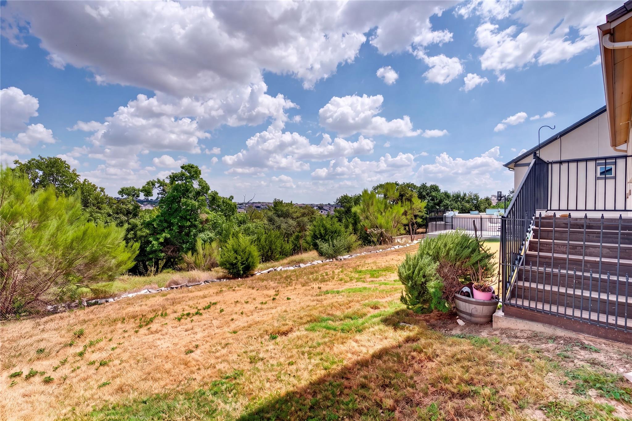2000 Mazarro Dr Property Photo 31