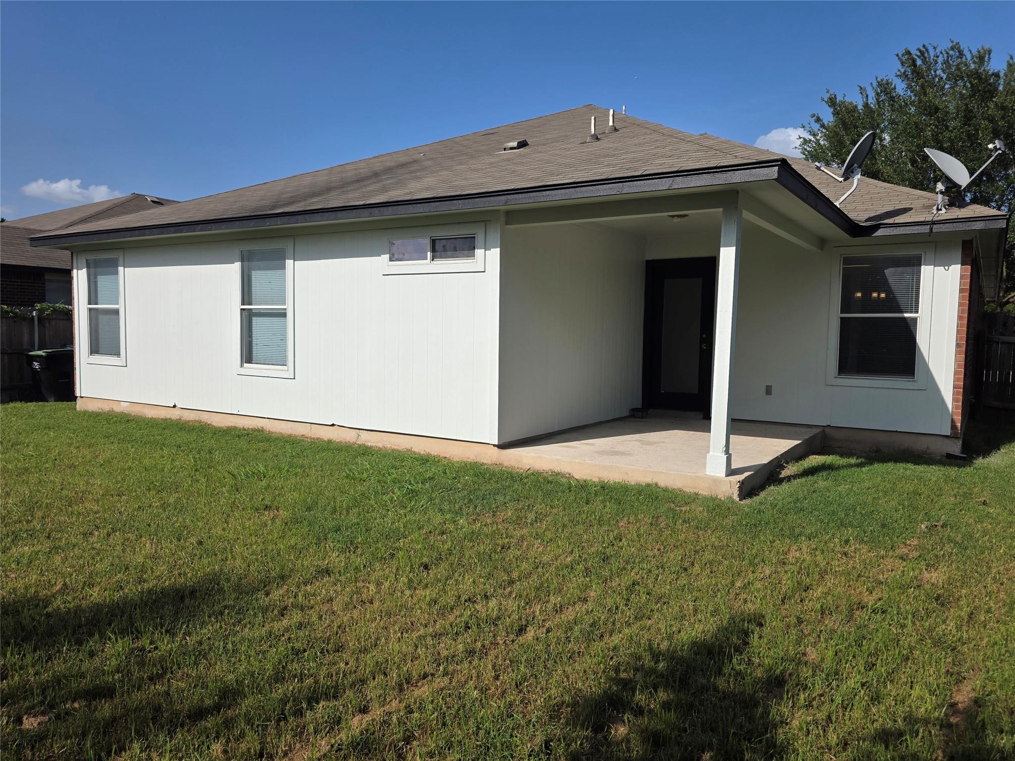 319 Riverwalk Dr Property Photo 2