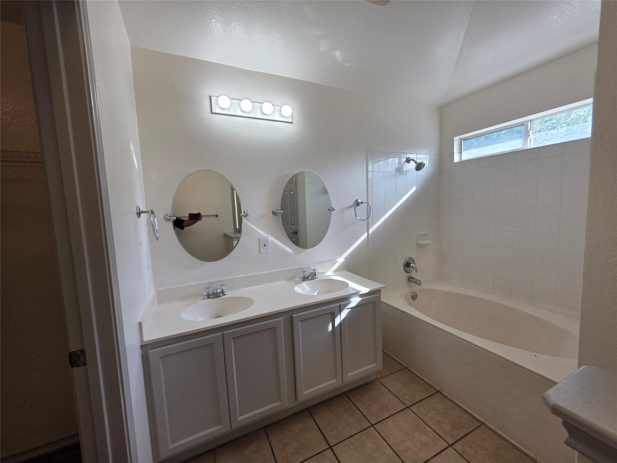 319 Riverwalk Dr Property Photo 26