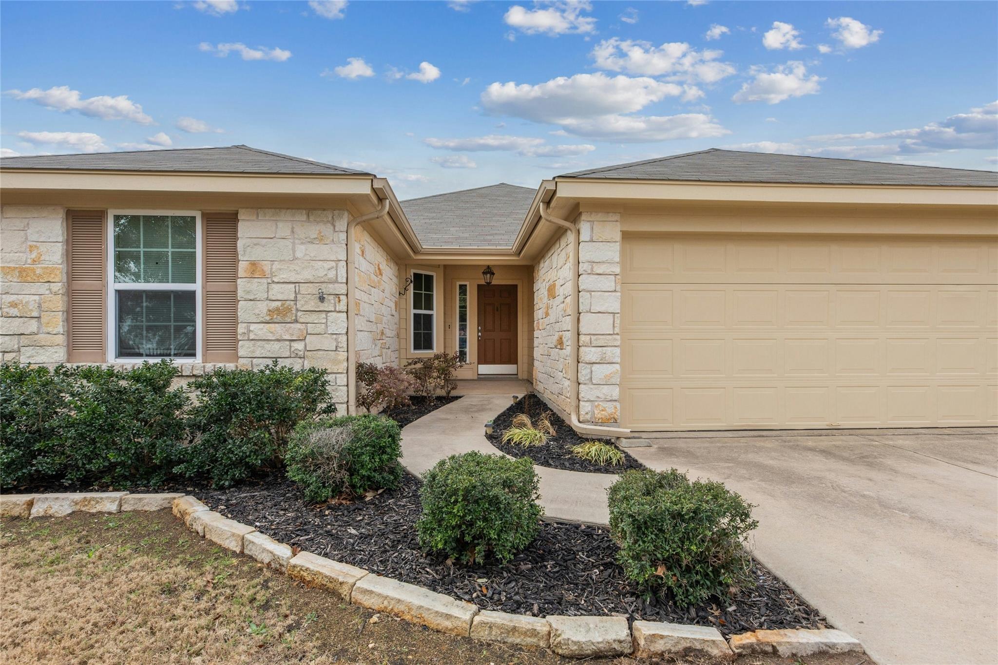 18825 Golden Eagle Way Property Photo 2