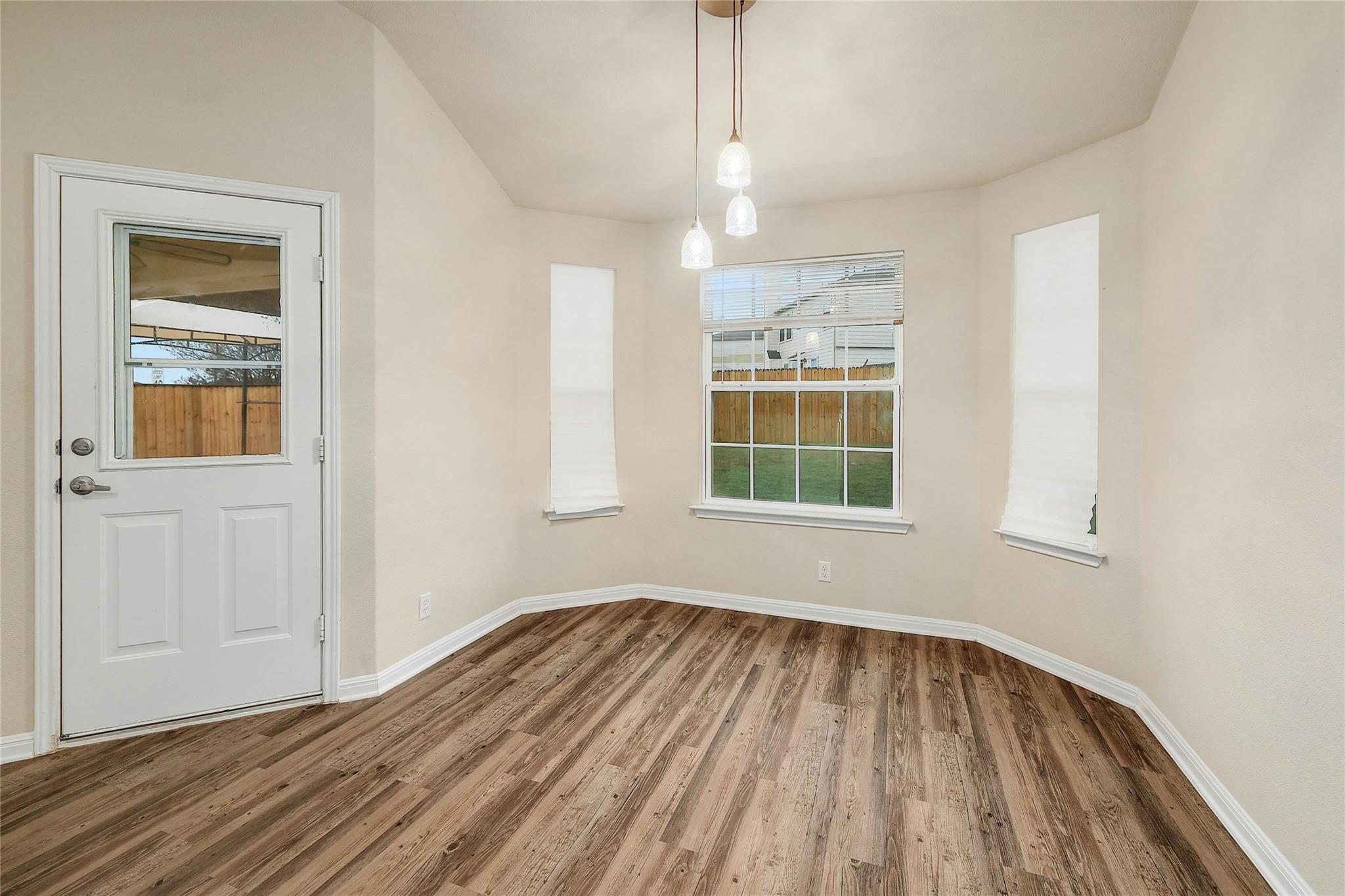 18825 Golden Eagle Way Property Photo 9