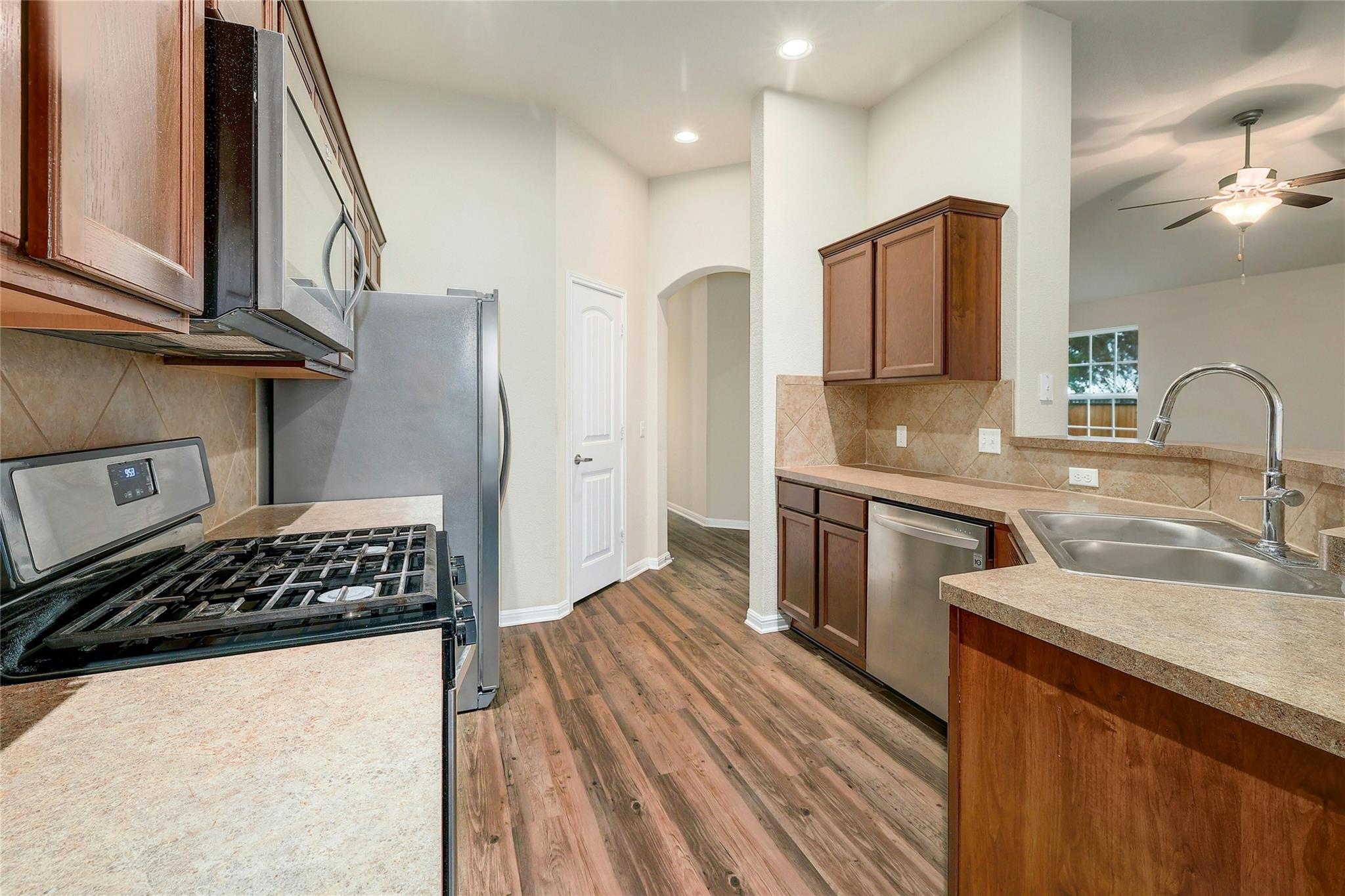 18825 Golden Eagle Way Property Photo 11