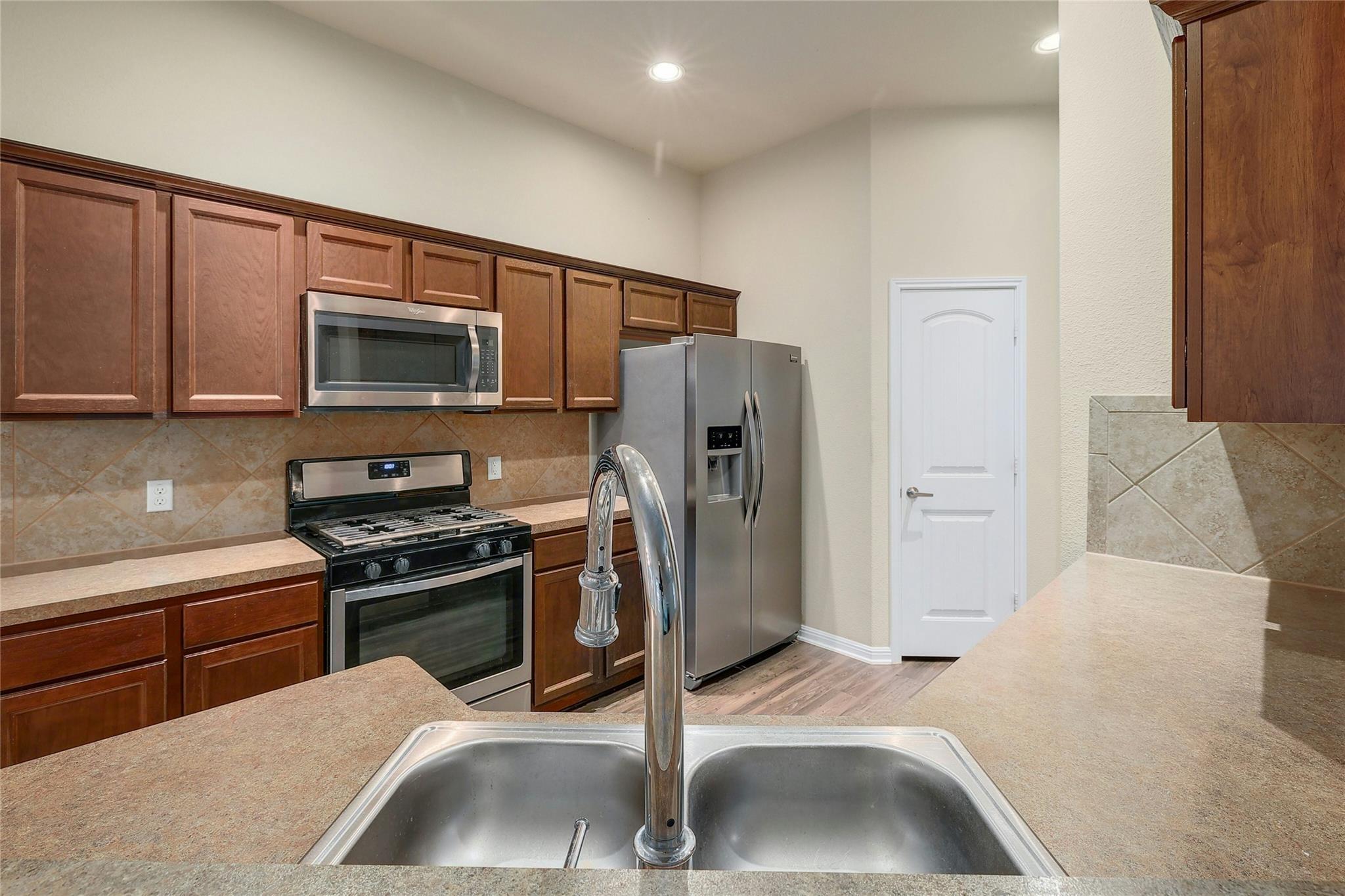 18825 Golden Eagle Way Property Photo 12