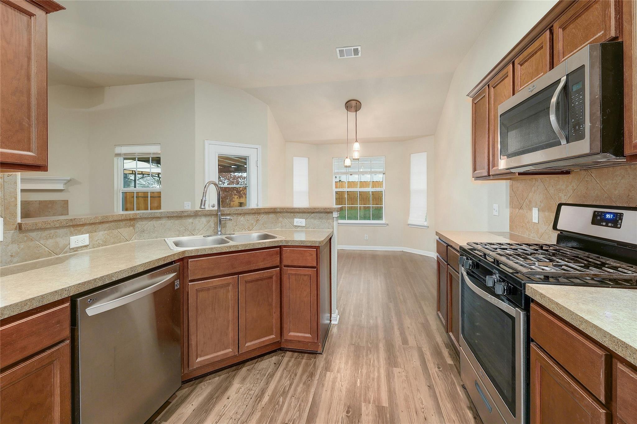 18825 Golden Eagle Way Property Photo 13