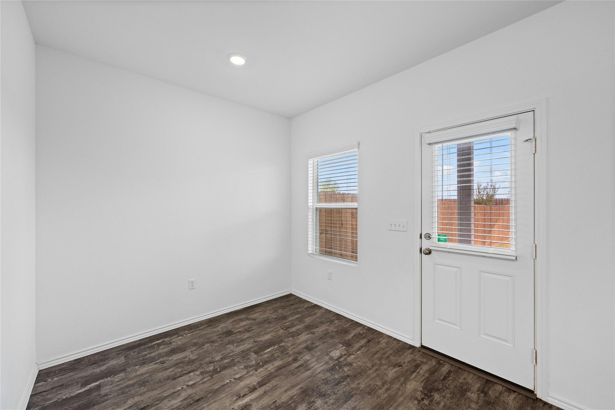 15216 Spruce Frost Cv #b Property Photo 10