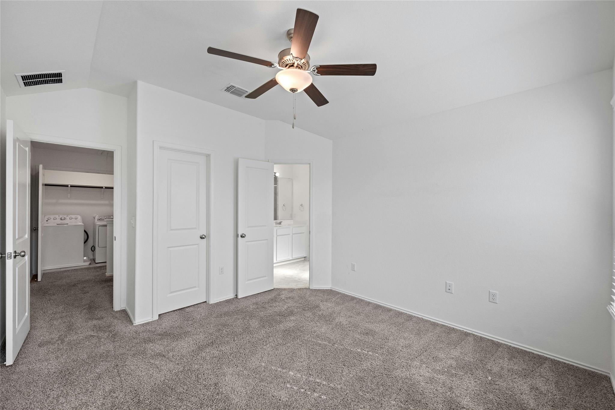 15216 Spruce Frost Cv #b Property Photo 12