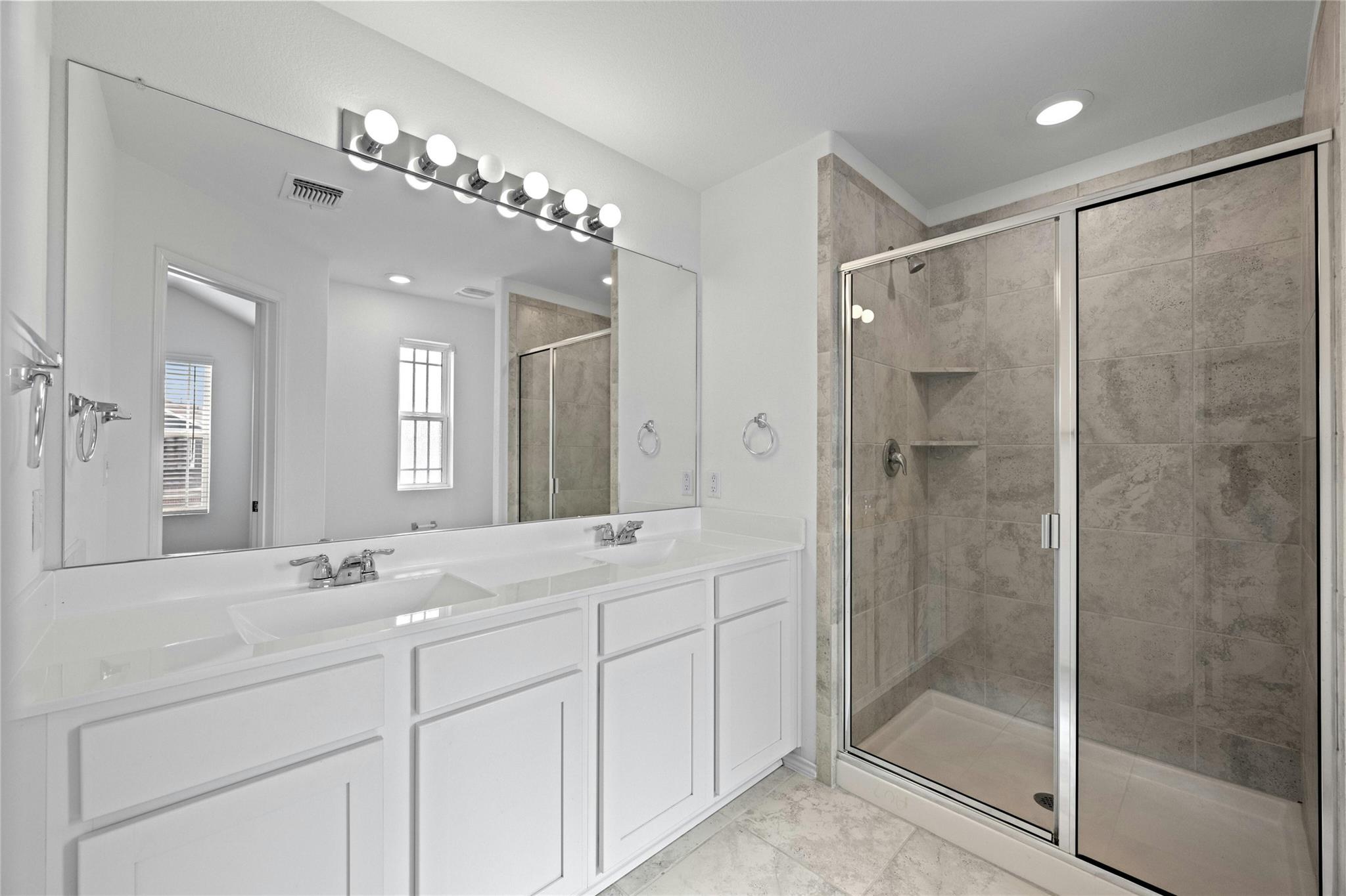 15216 Spruce Frost Cv #b Property Photo 13
