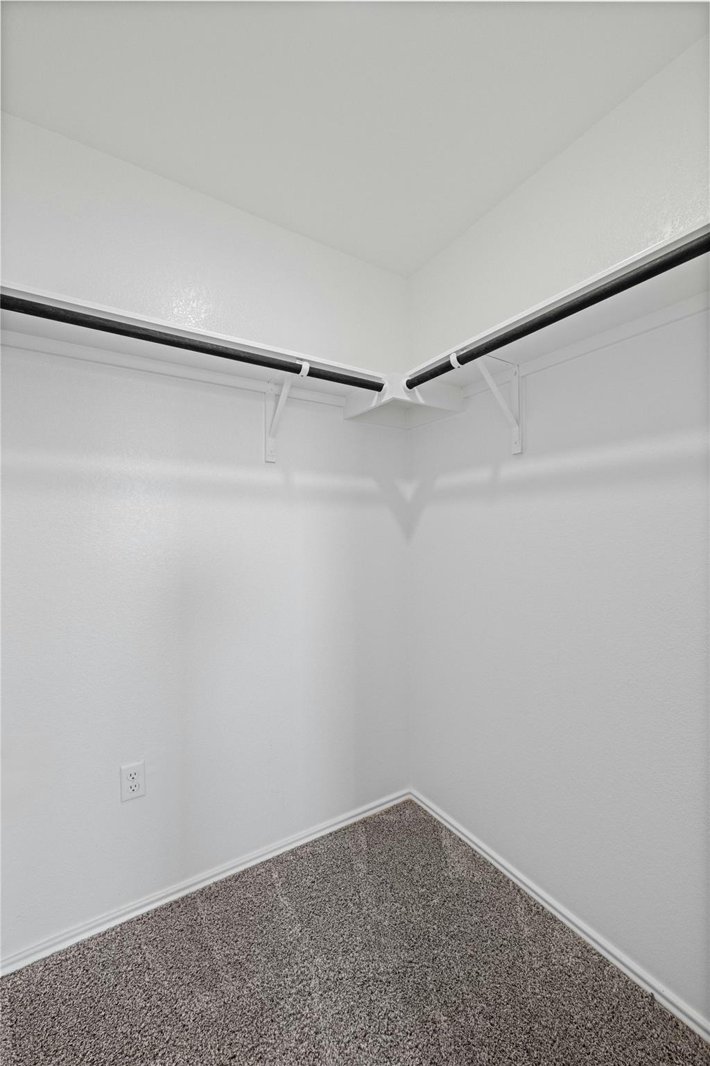 15216 Spruce Frost Cv #b Property Photo 14