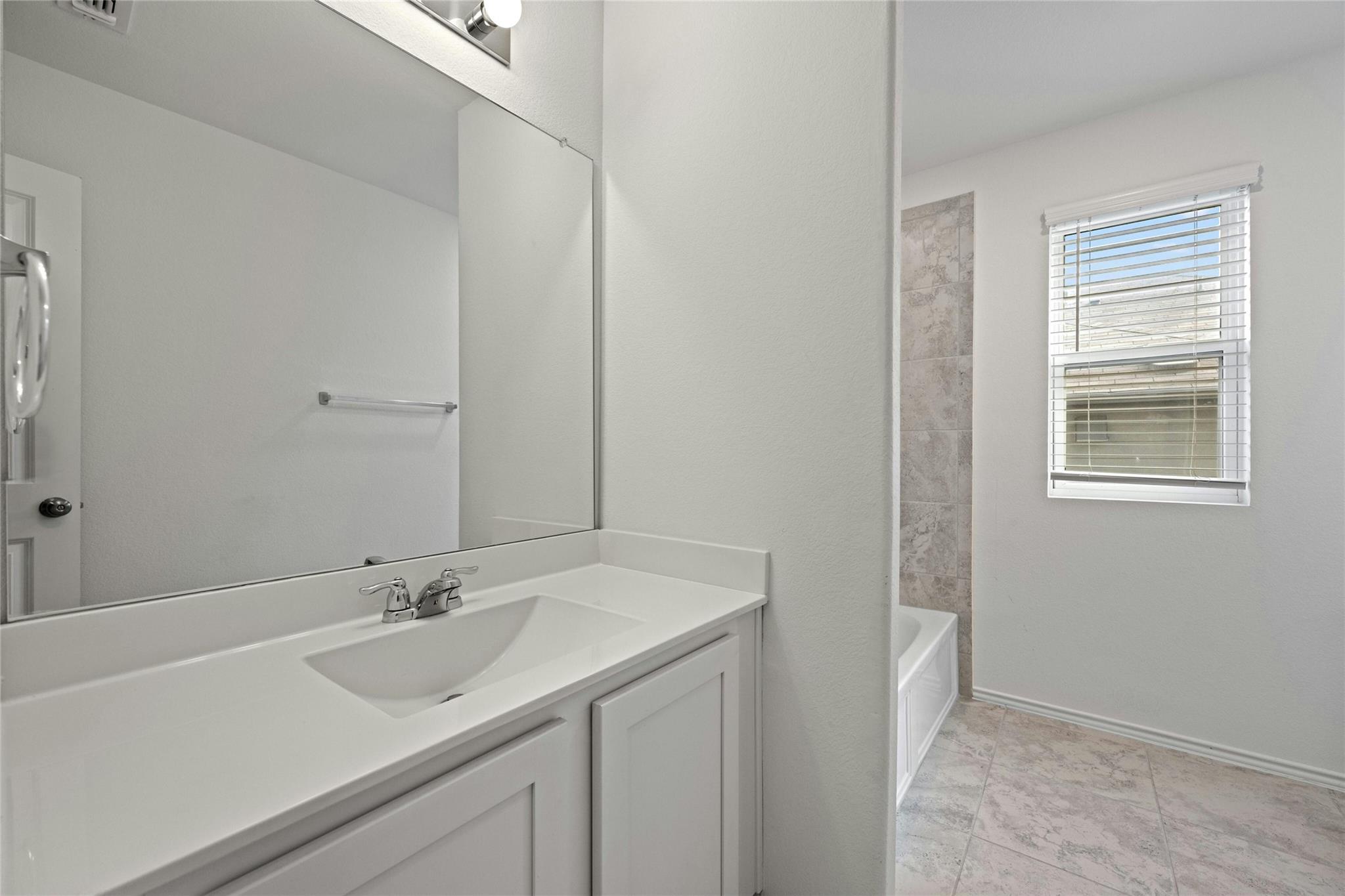 15216 Spruce Frost Cv #b Property Photo 16