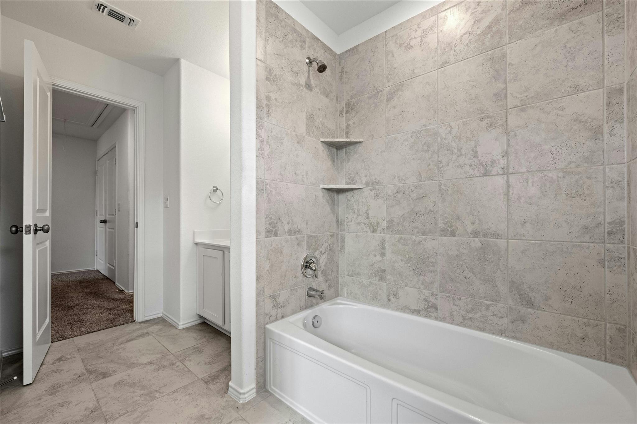 15216 Spruce Frost Cv #b Property Photo 17