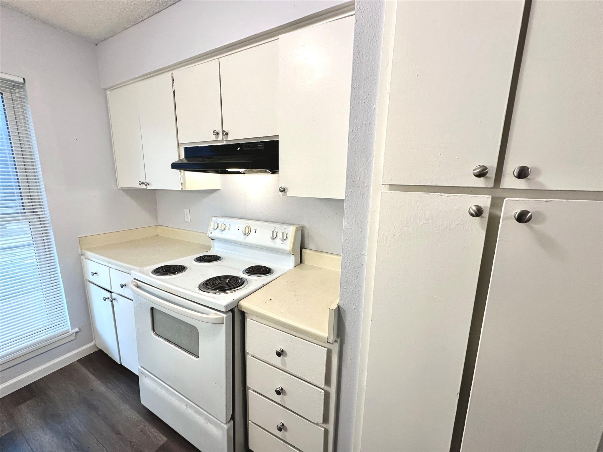 3822 Southway Dr #102 Property Photo 8