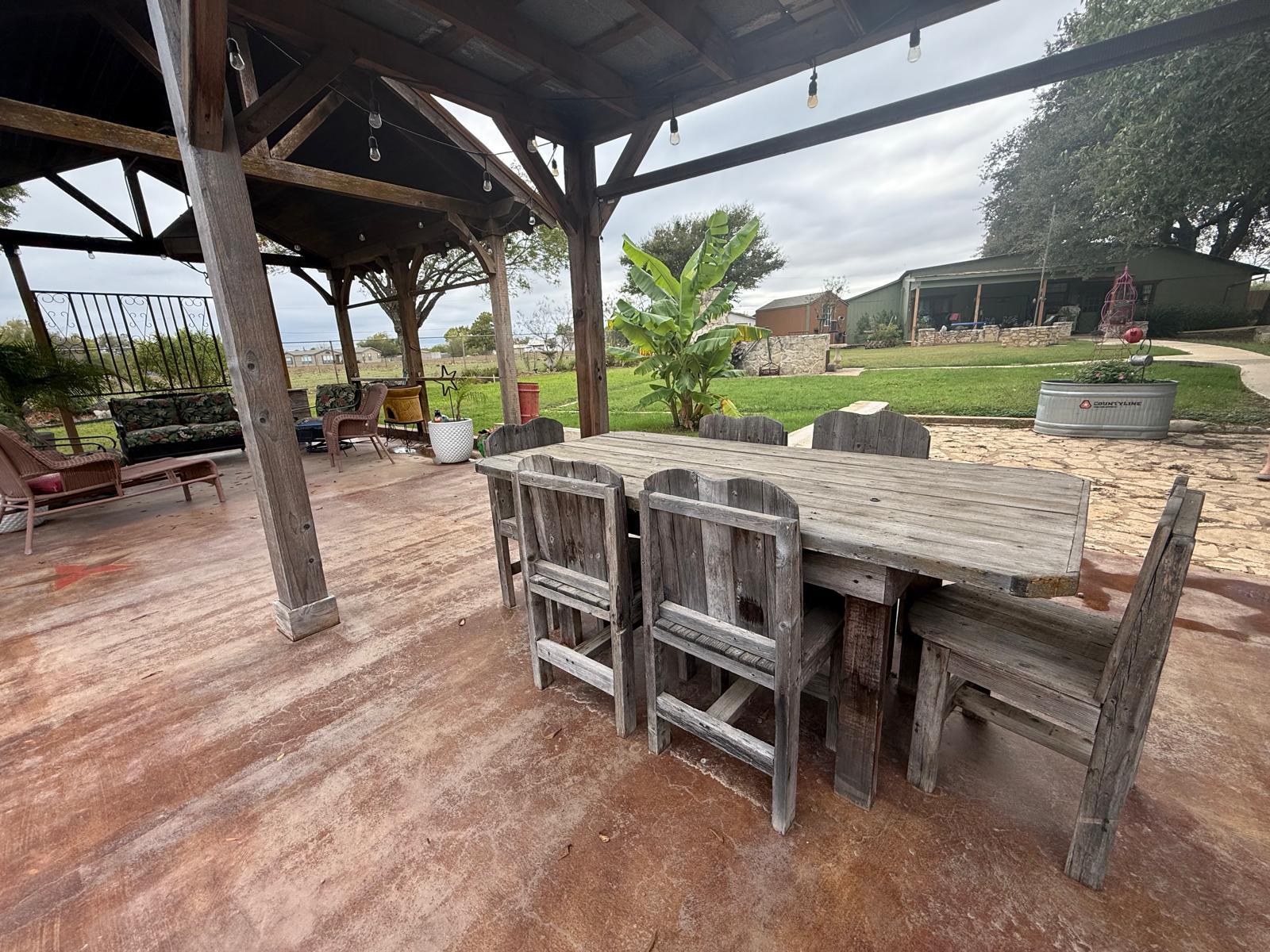 2425 Quail Foot St Property Photo 16