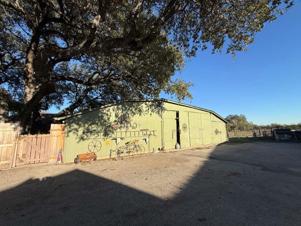 2425 Quail Foot St Property Photo 21