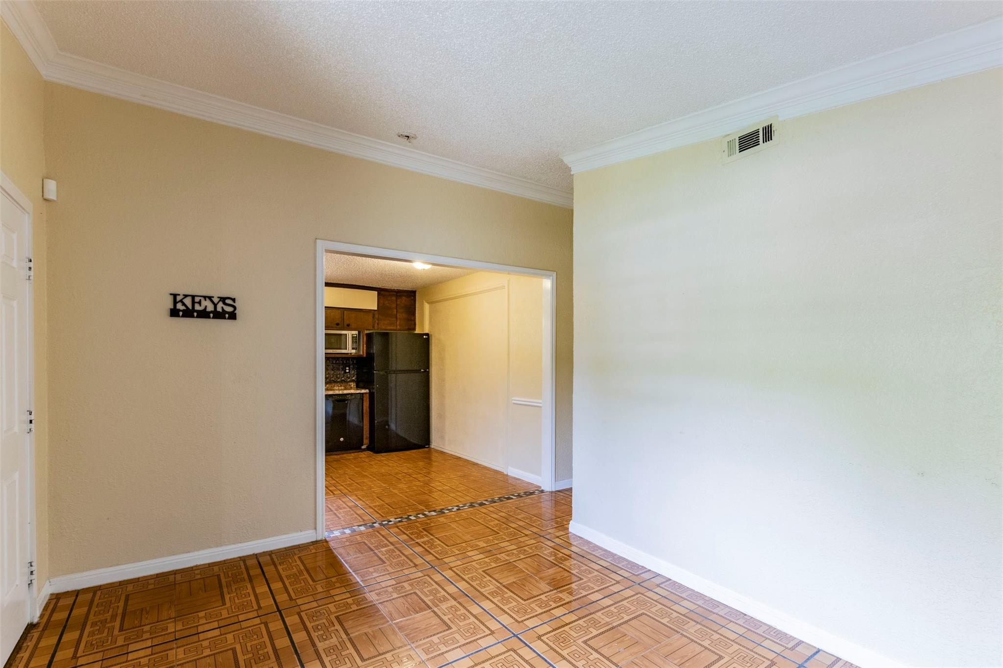 2520 Bitter Creek Dr Property Photo 2