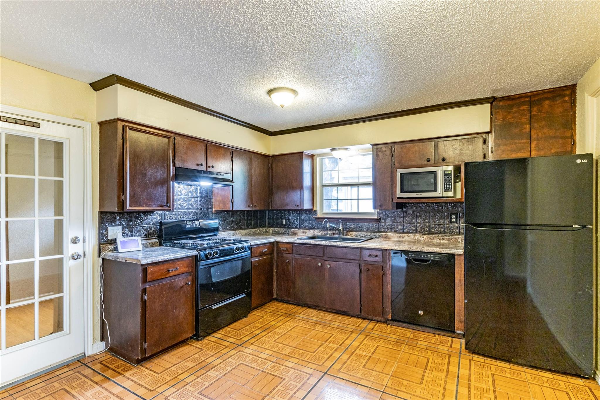 2520 Bitter Creek Dr Property Photo 5