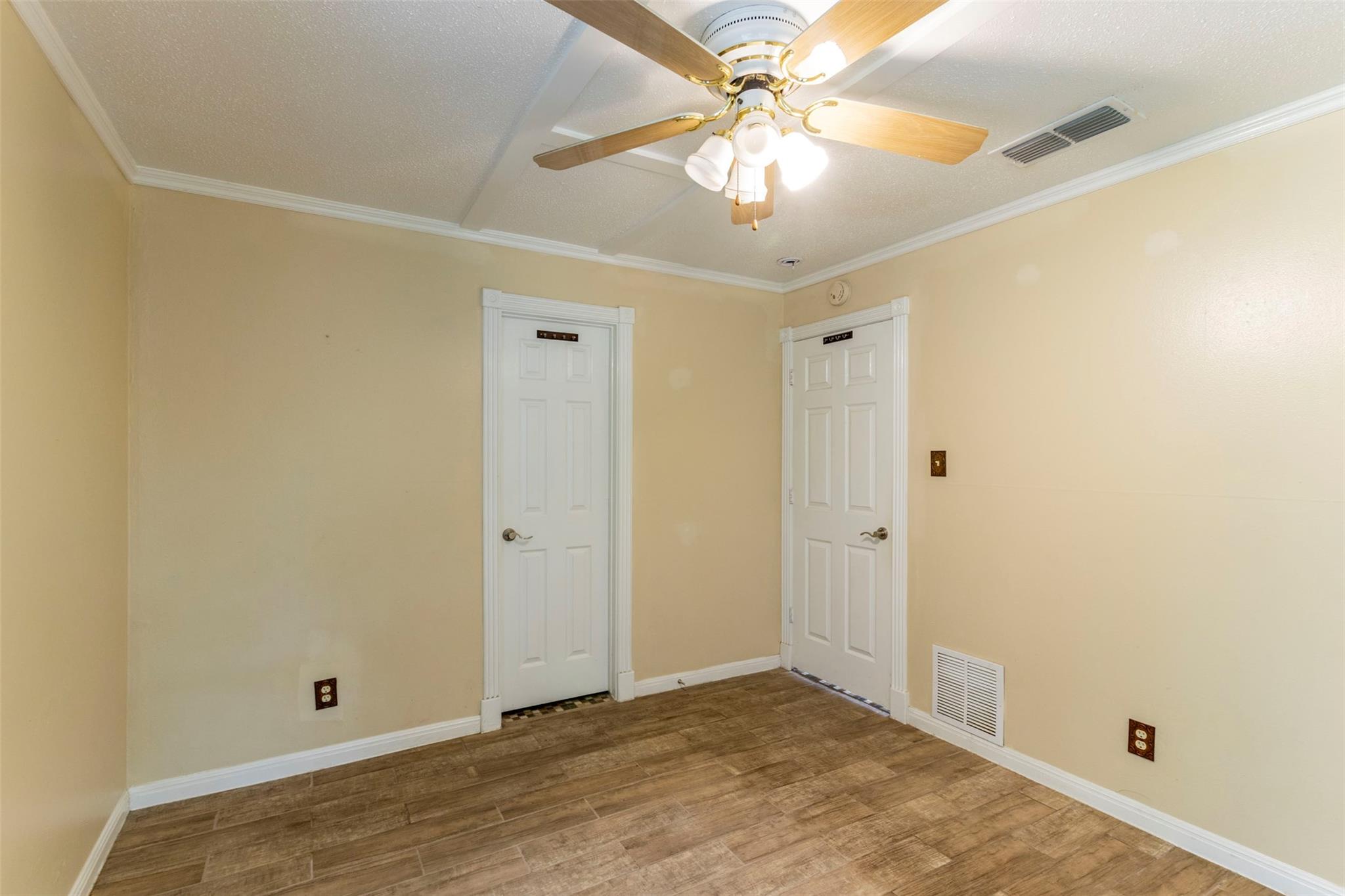 2520 Bitter Creek Dr Property Photo 9