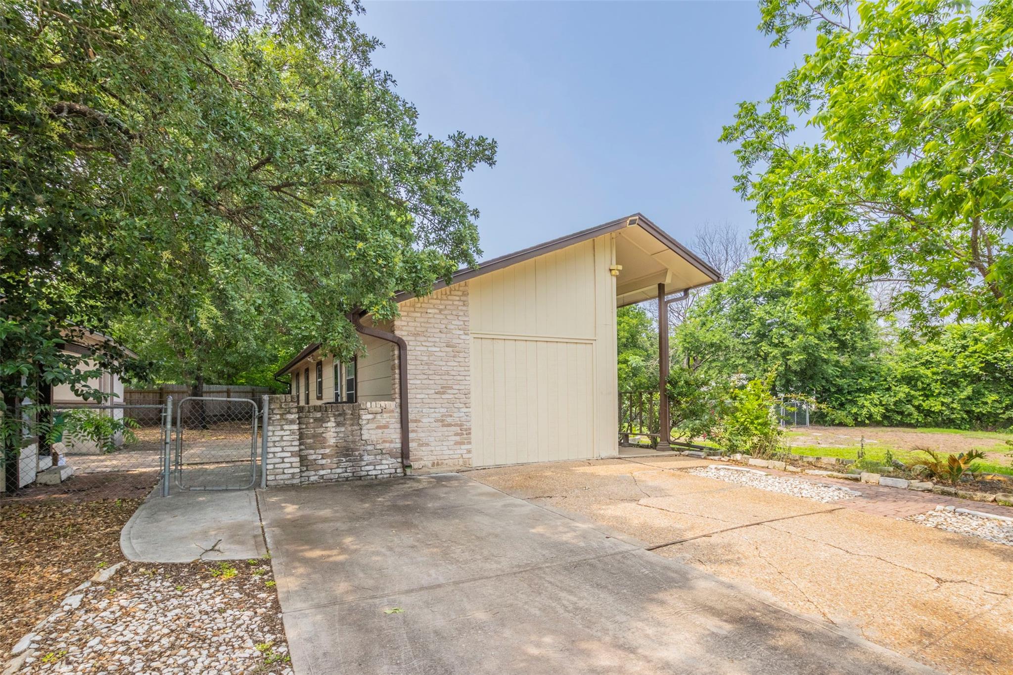 2520 Bitter Creek Dr Property Photo 20