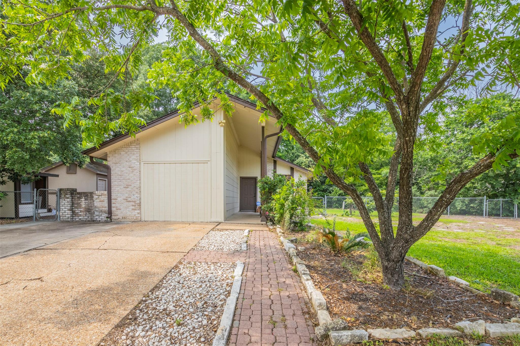 2520 Bitter Creek Dr Property Photo 21