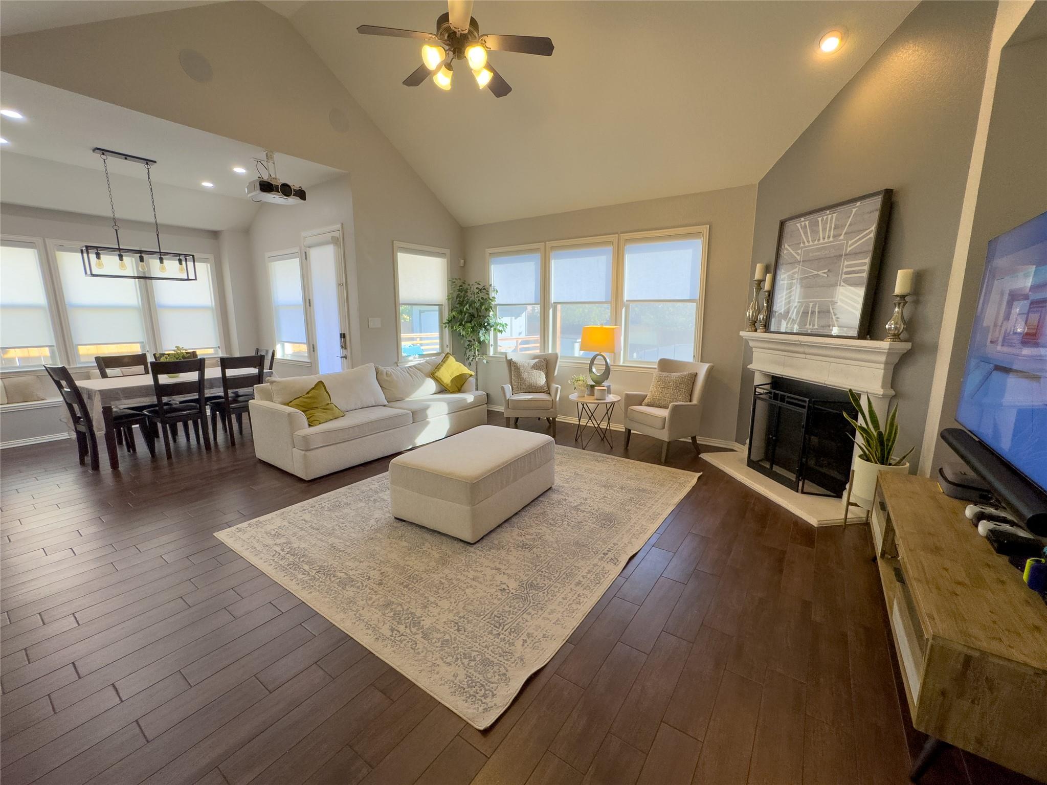 2410 Aspen Meadow Rd Property Photo 3