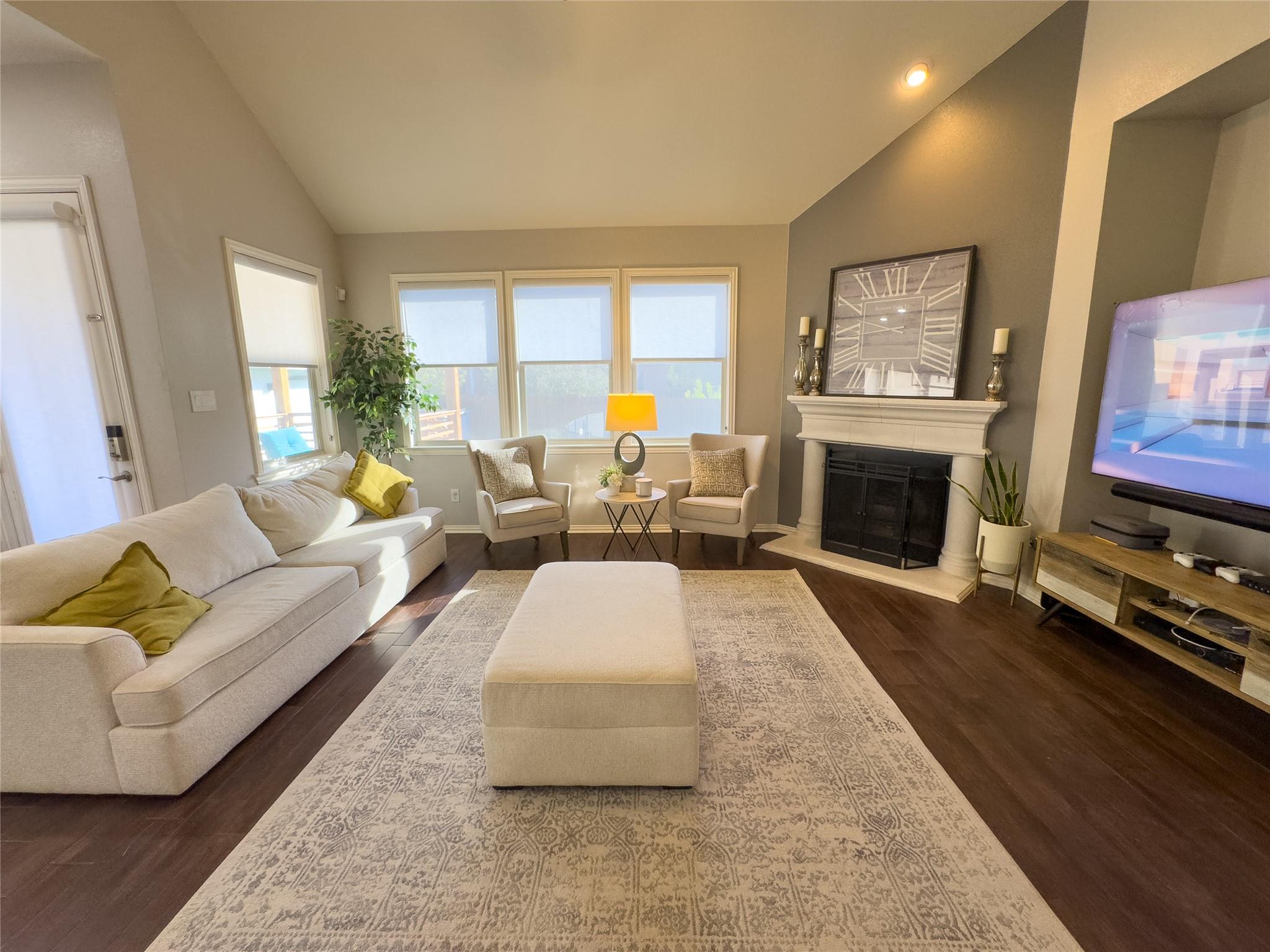 2410 Aspen Meadow Rd Property Photo 4