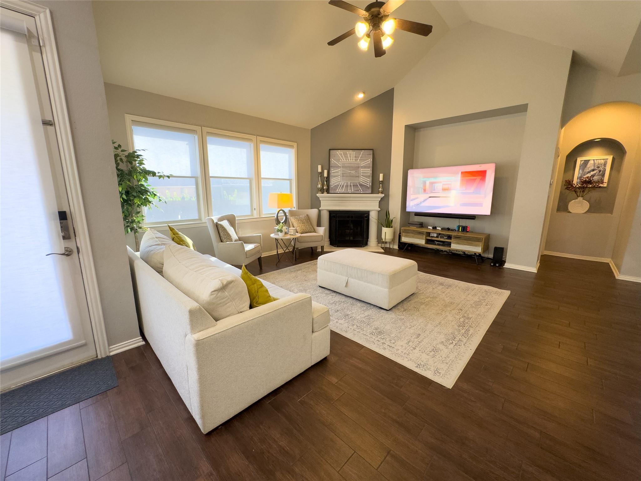 2410 Aspen Meadow Rd Property Photo 5