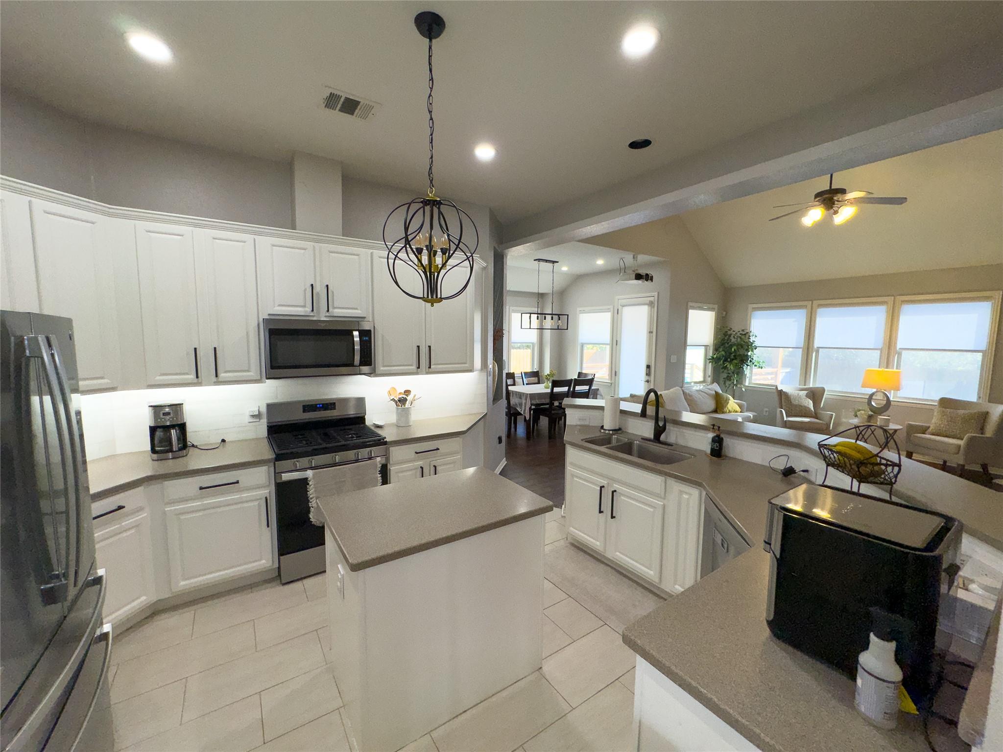 2410 Aspen Meadow Rd Property Photo 8