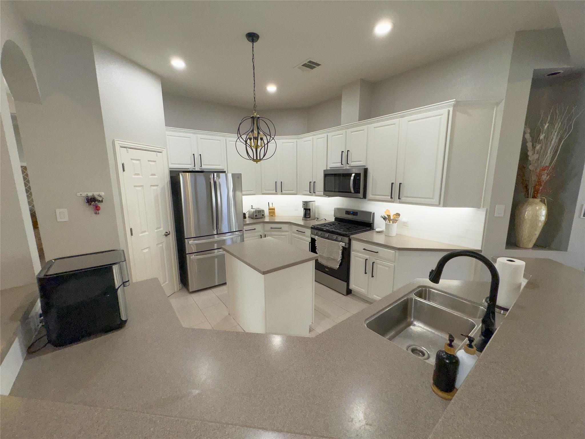 2410 Aspen Meadow Rd Property Photo 9