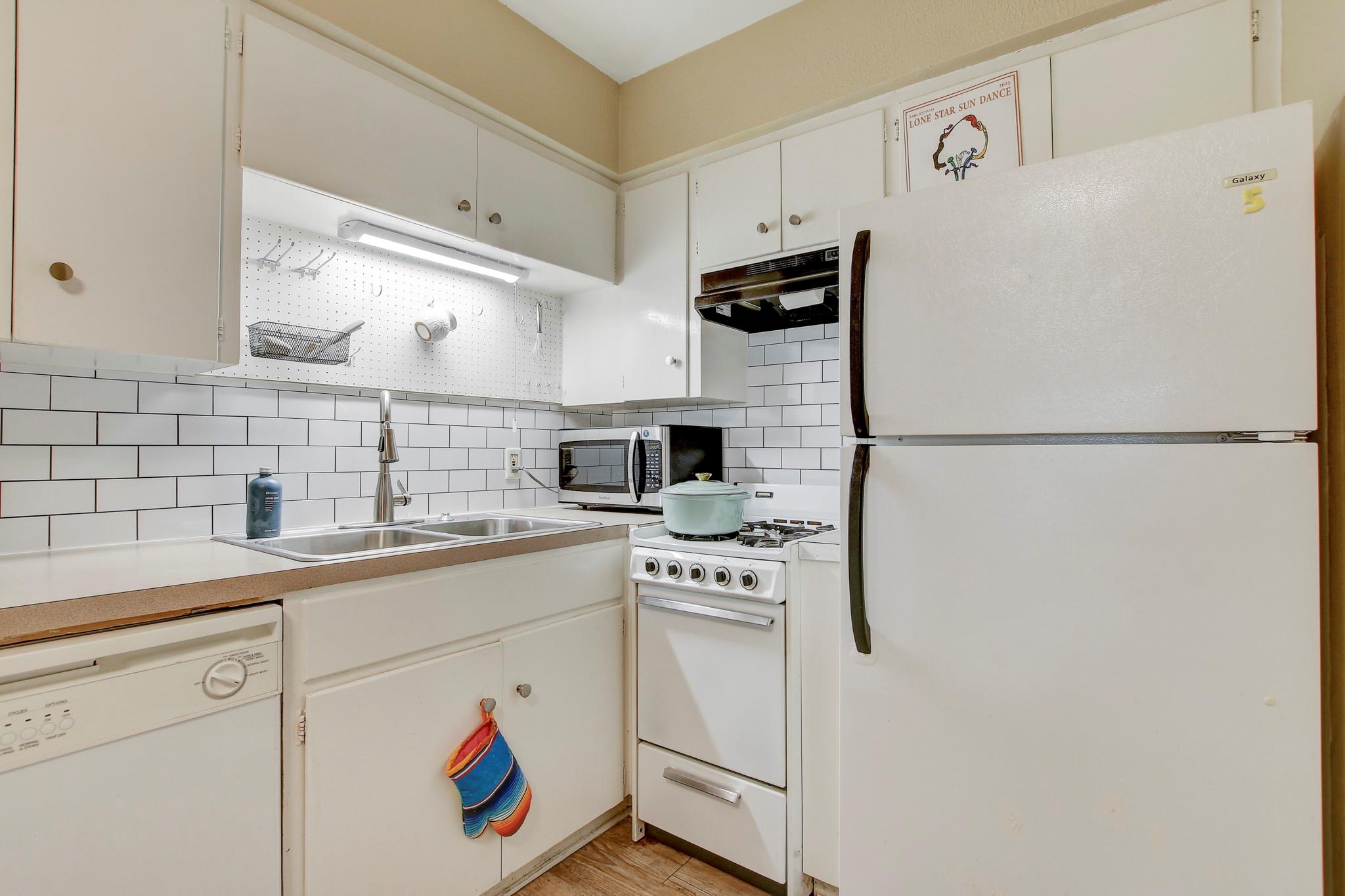 803 W 28th St #103 Property Photo 18