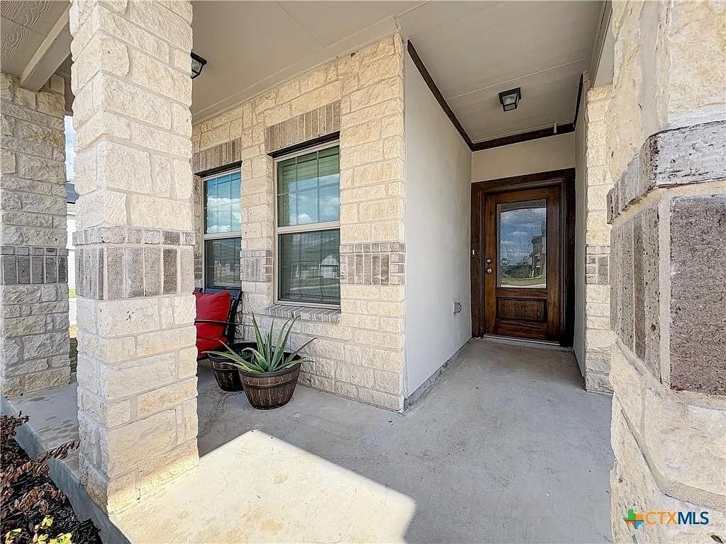 2072 Adeline Way Property Photo 4