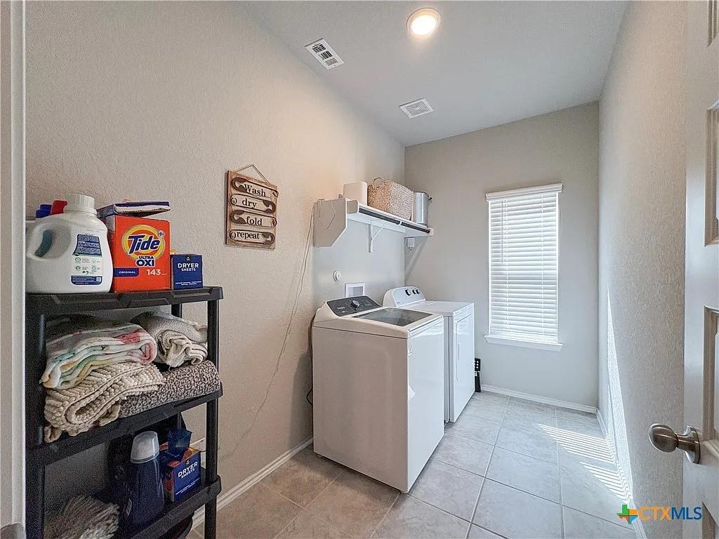 2072 Adeline Way Property Photo 25
