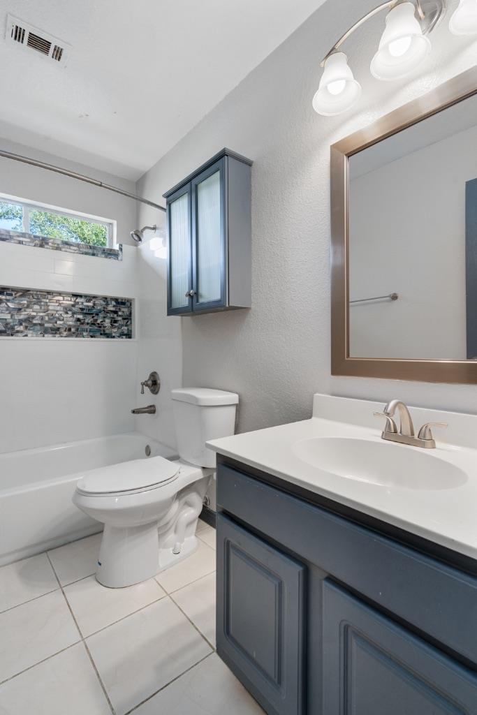 8001 Brienne Dr Property Photo 25