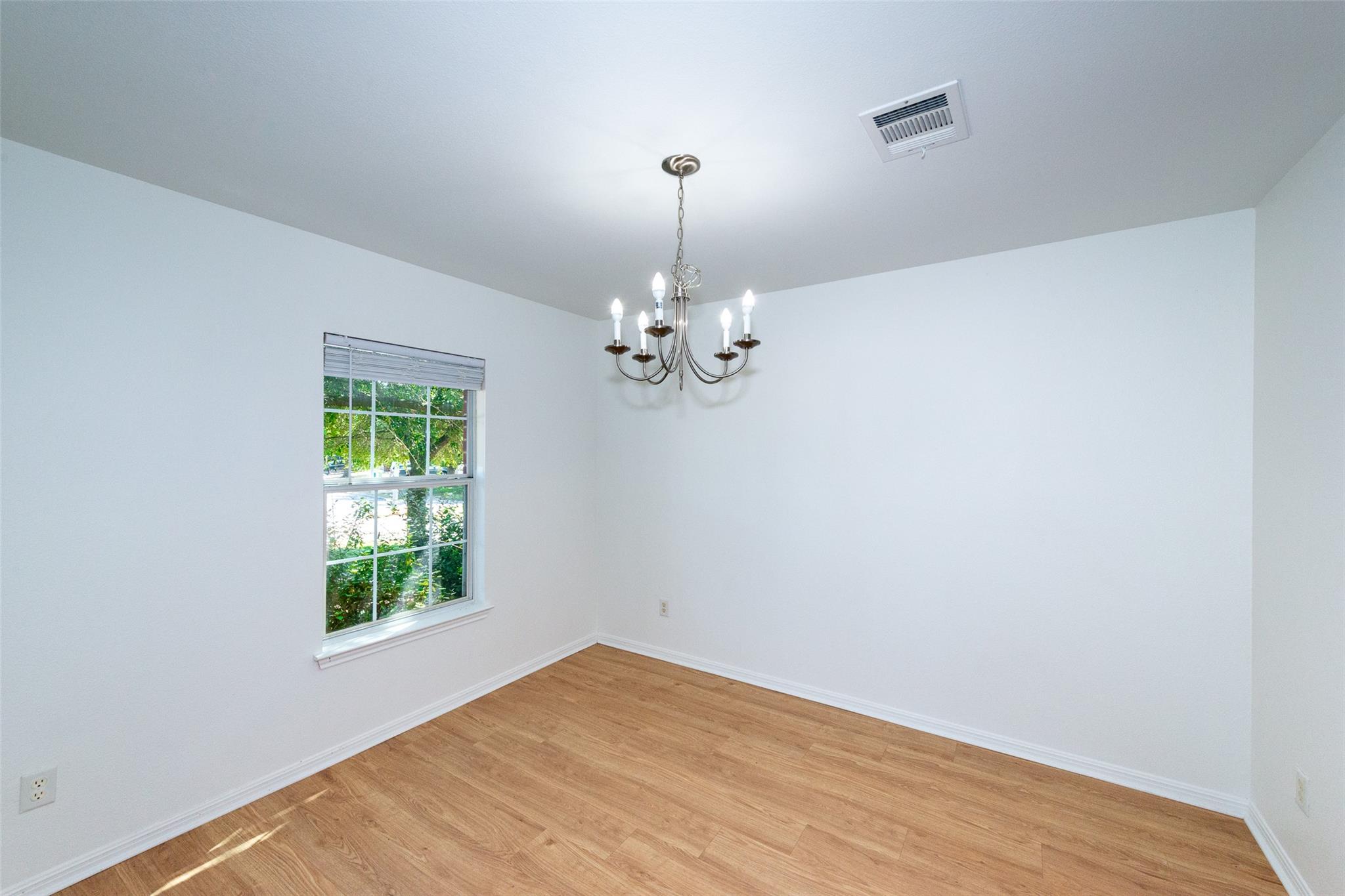 3717 Holden Ct Property Photo 4