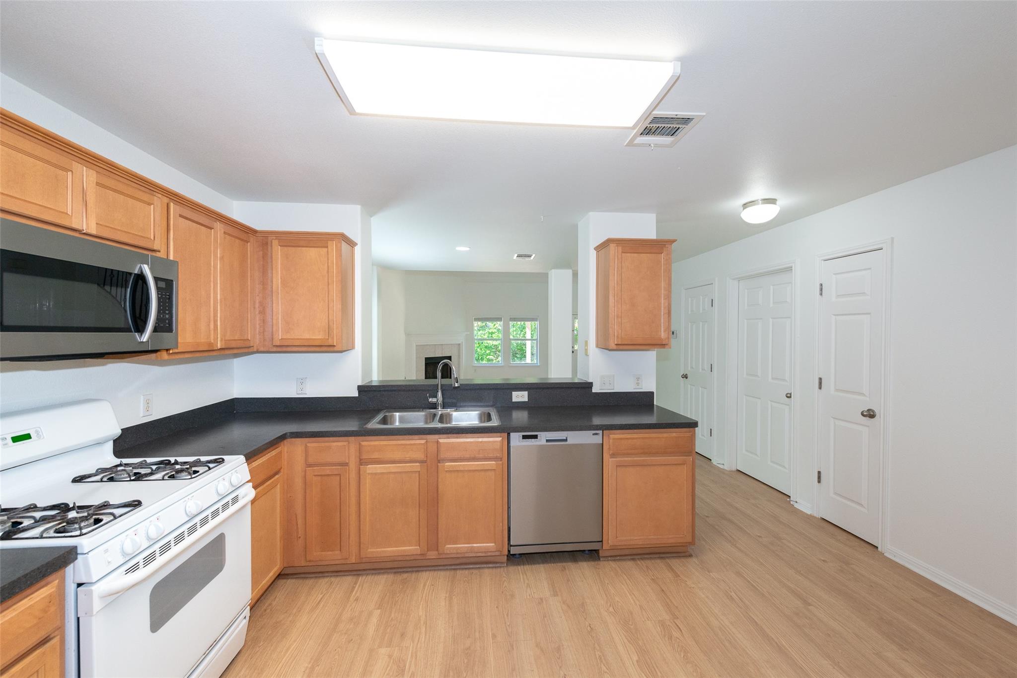 3717 Holden Ct Property Photo 8