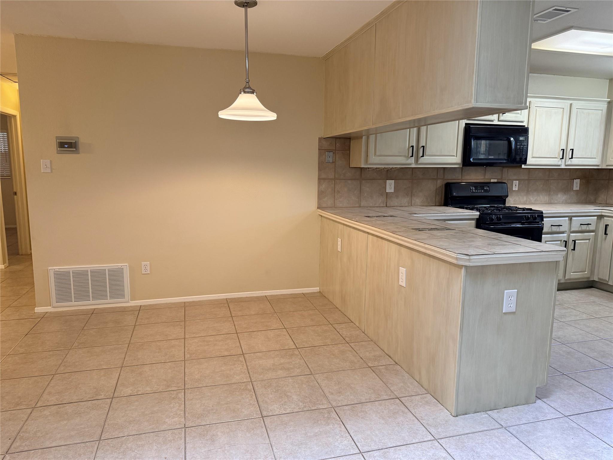 7907 Dunn St #a Property Photo 9