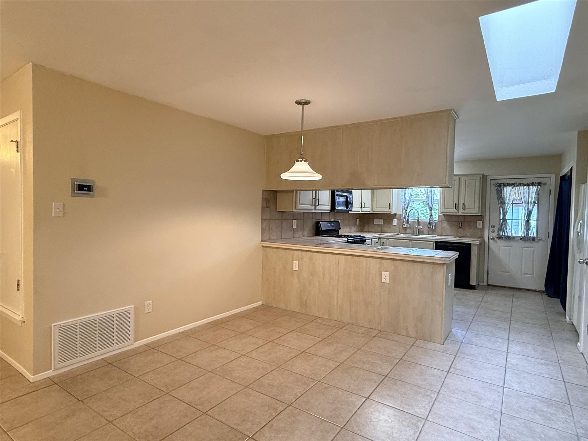 7907 Dunn St #a Property Photo 10