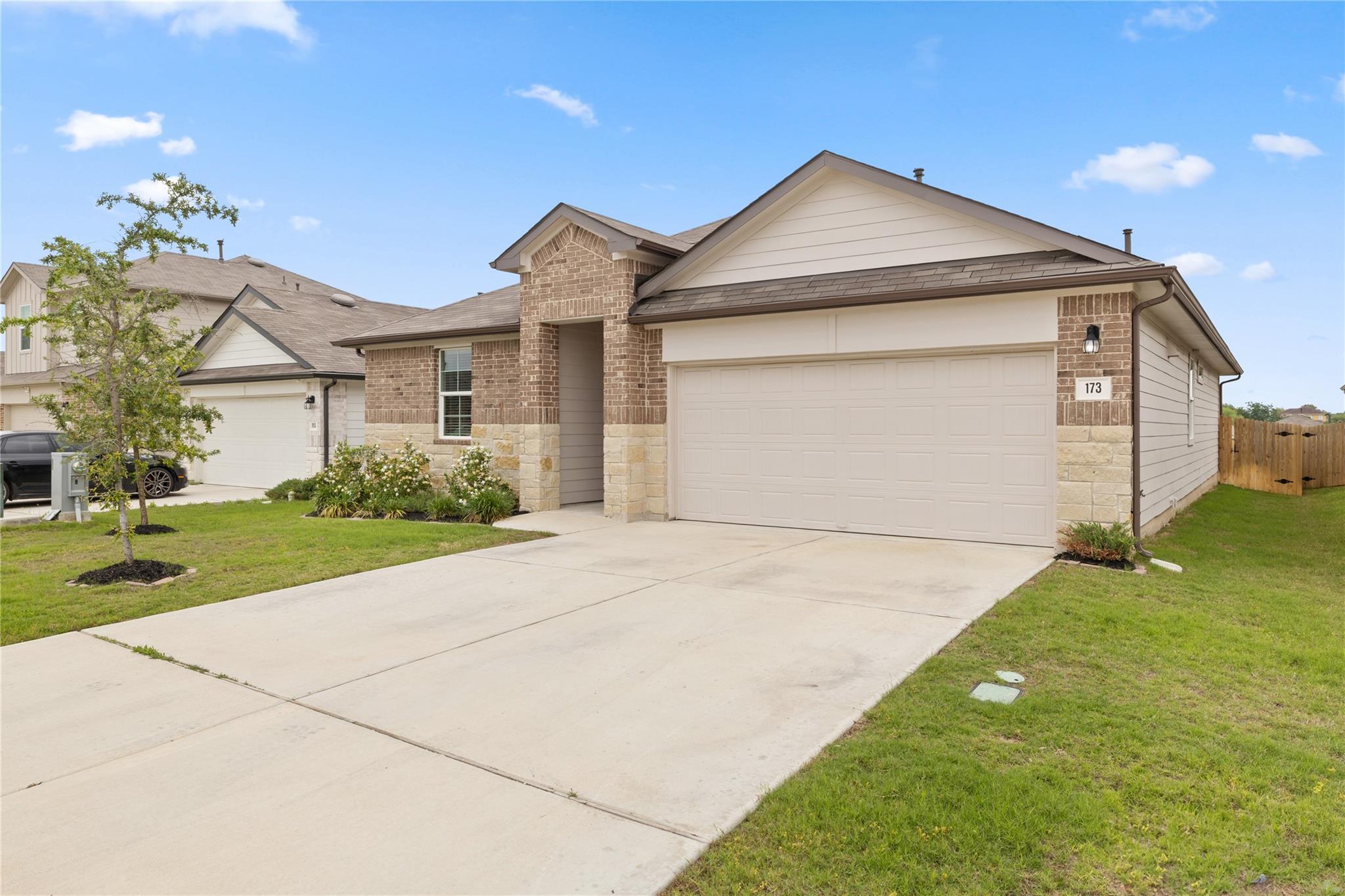 173 Frostweed Dr Property Photo 3