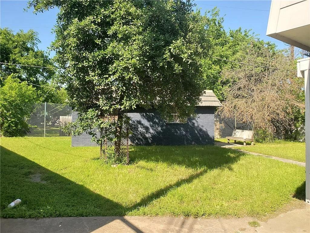 302 Carmen Ct #130 Property Photo 5