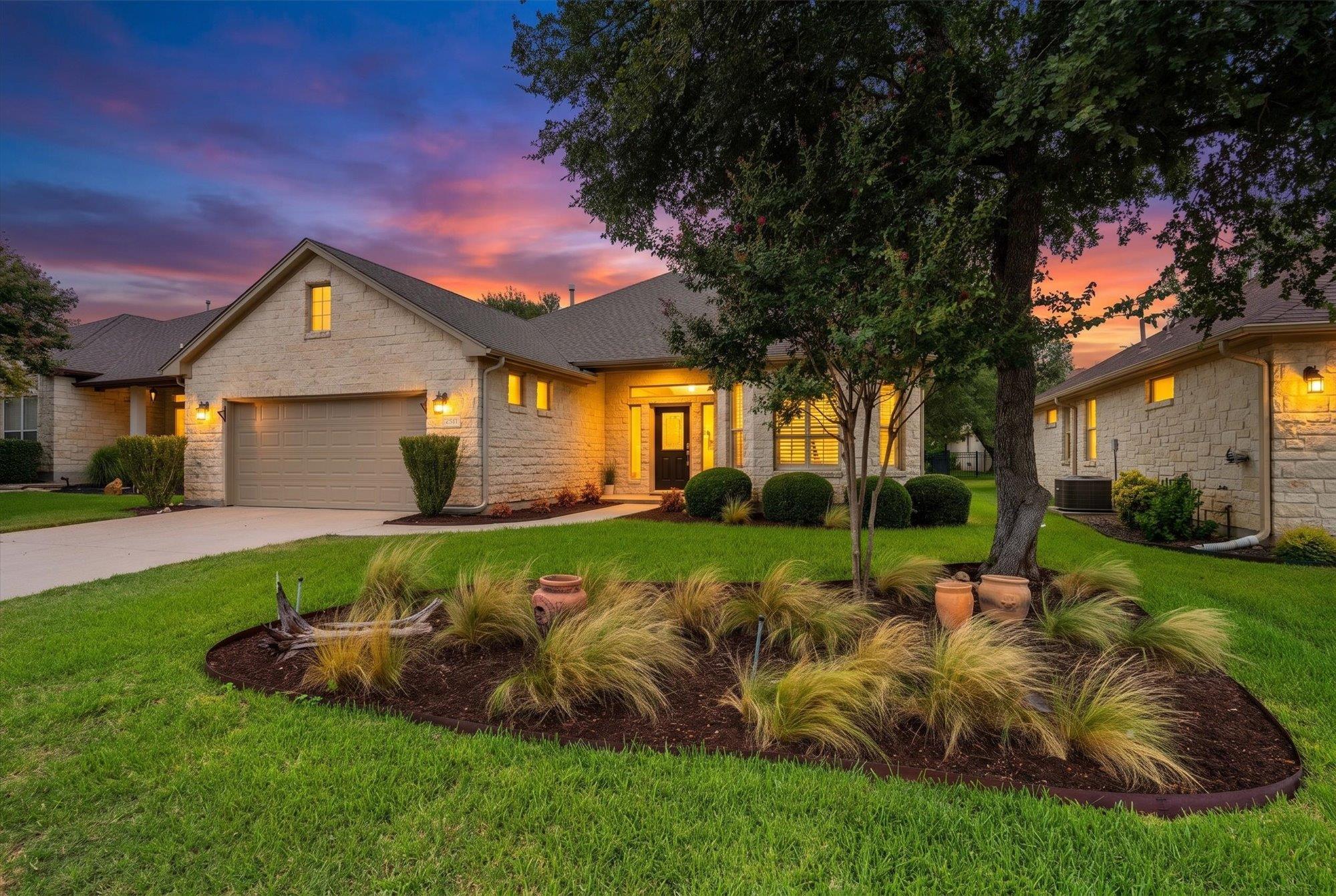 916 Heritage Oaks Bnd Property Photo 1