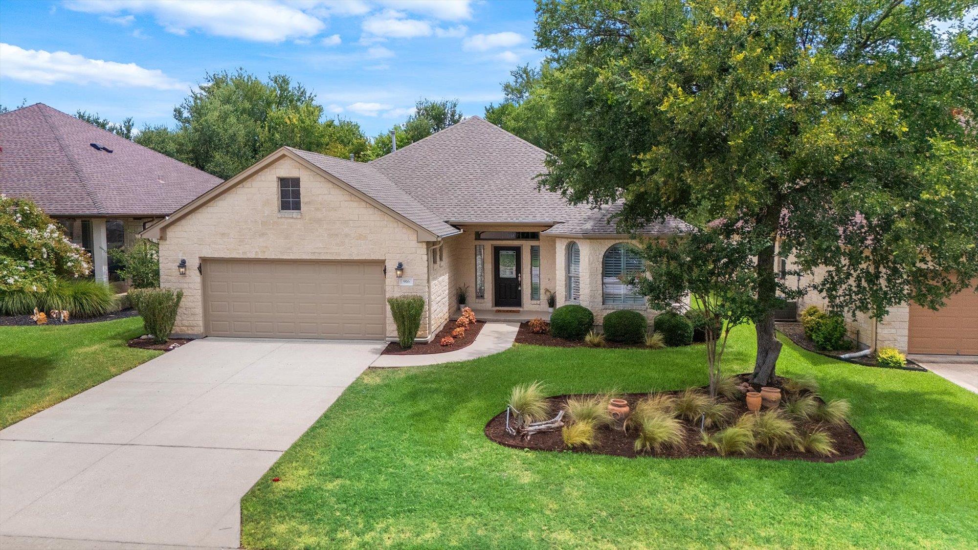 916 Heritage Oaks Bnd Property Photo 2