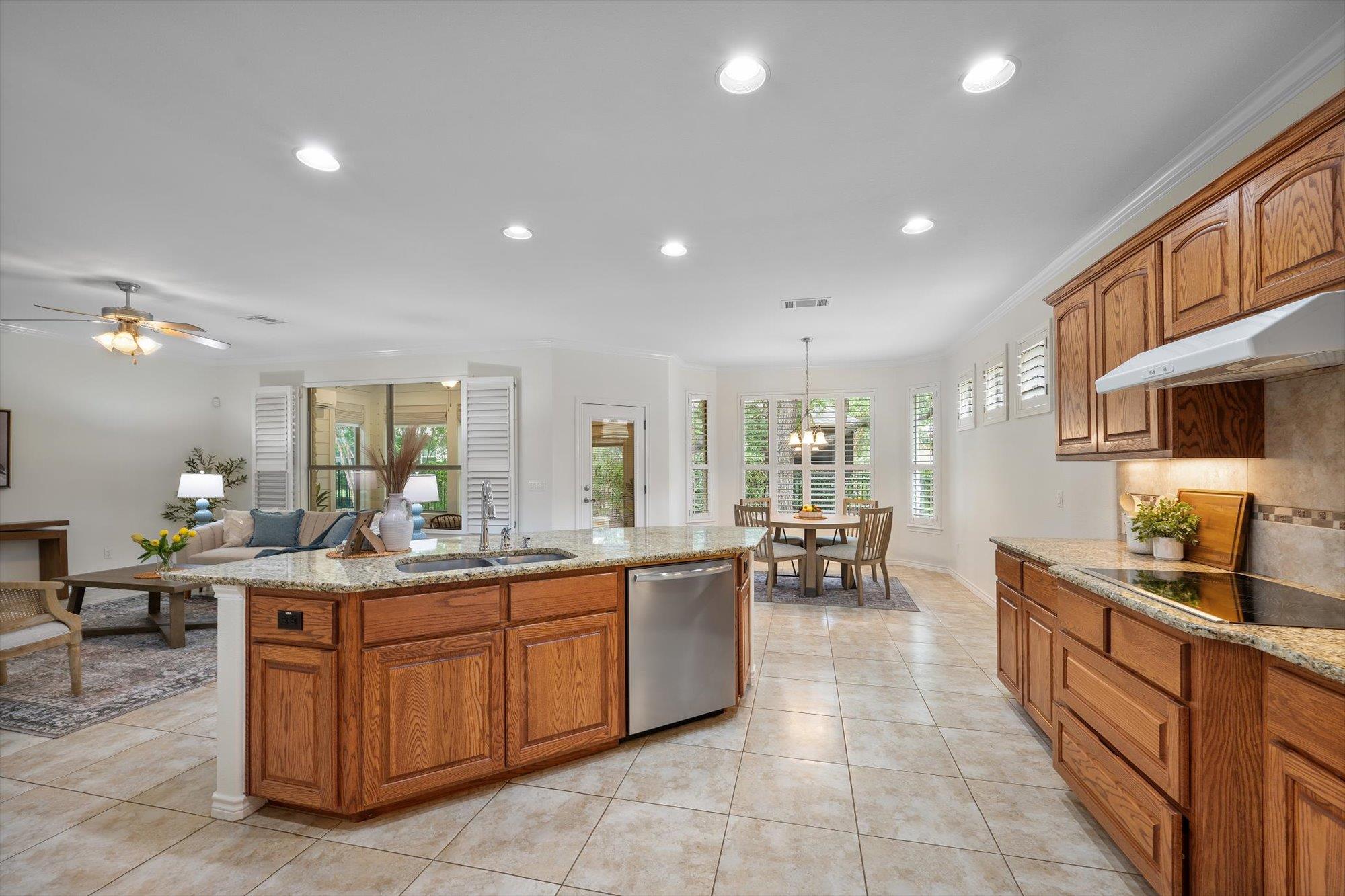 916 Heritage Oaks Bnd Property Photo 11