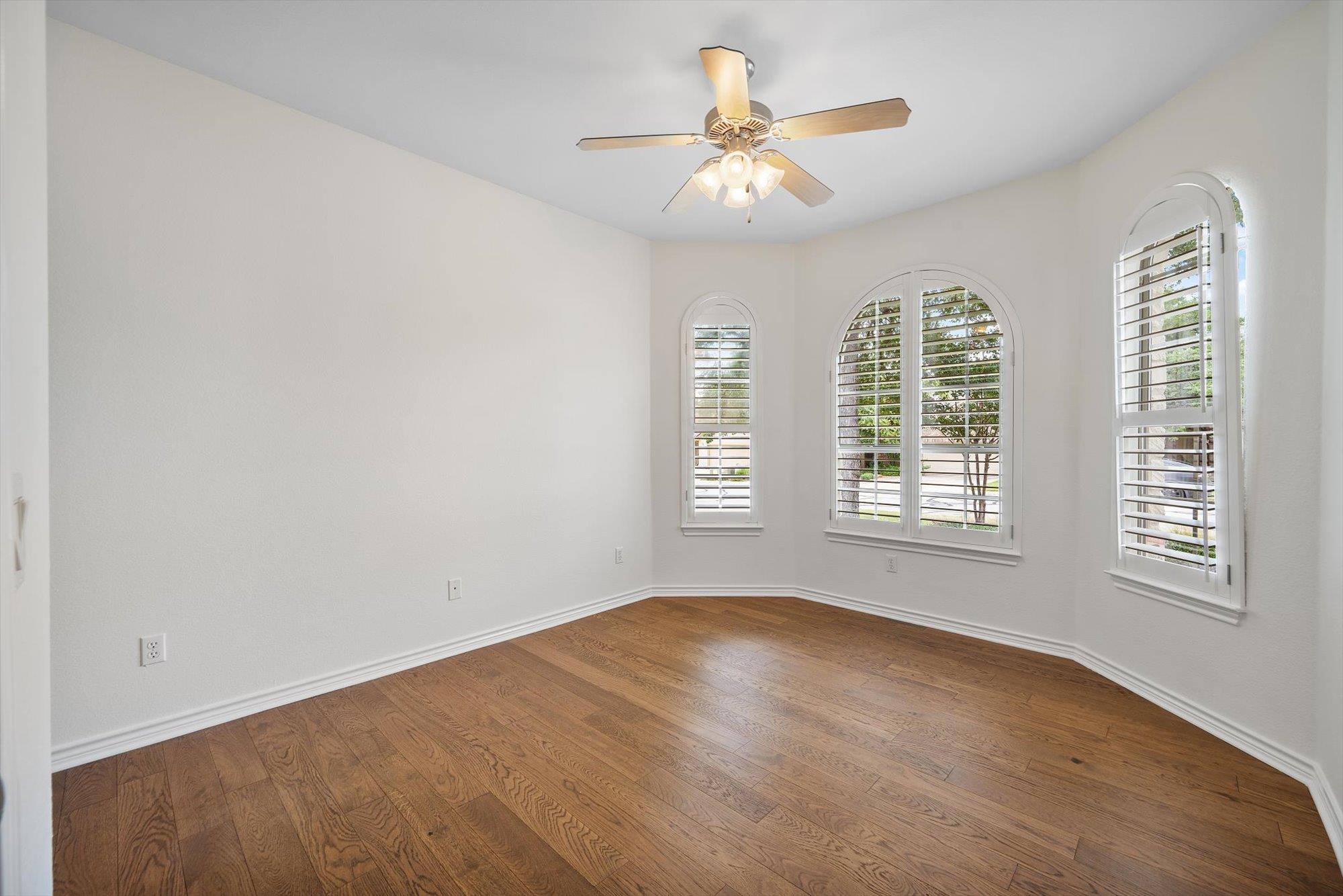 916 Heritage Oaks Bnd Property Photo 19