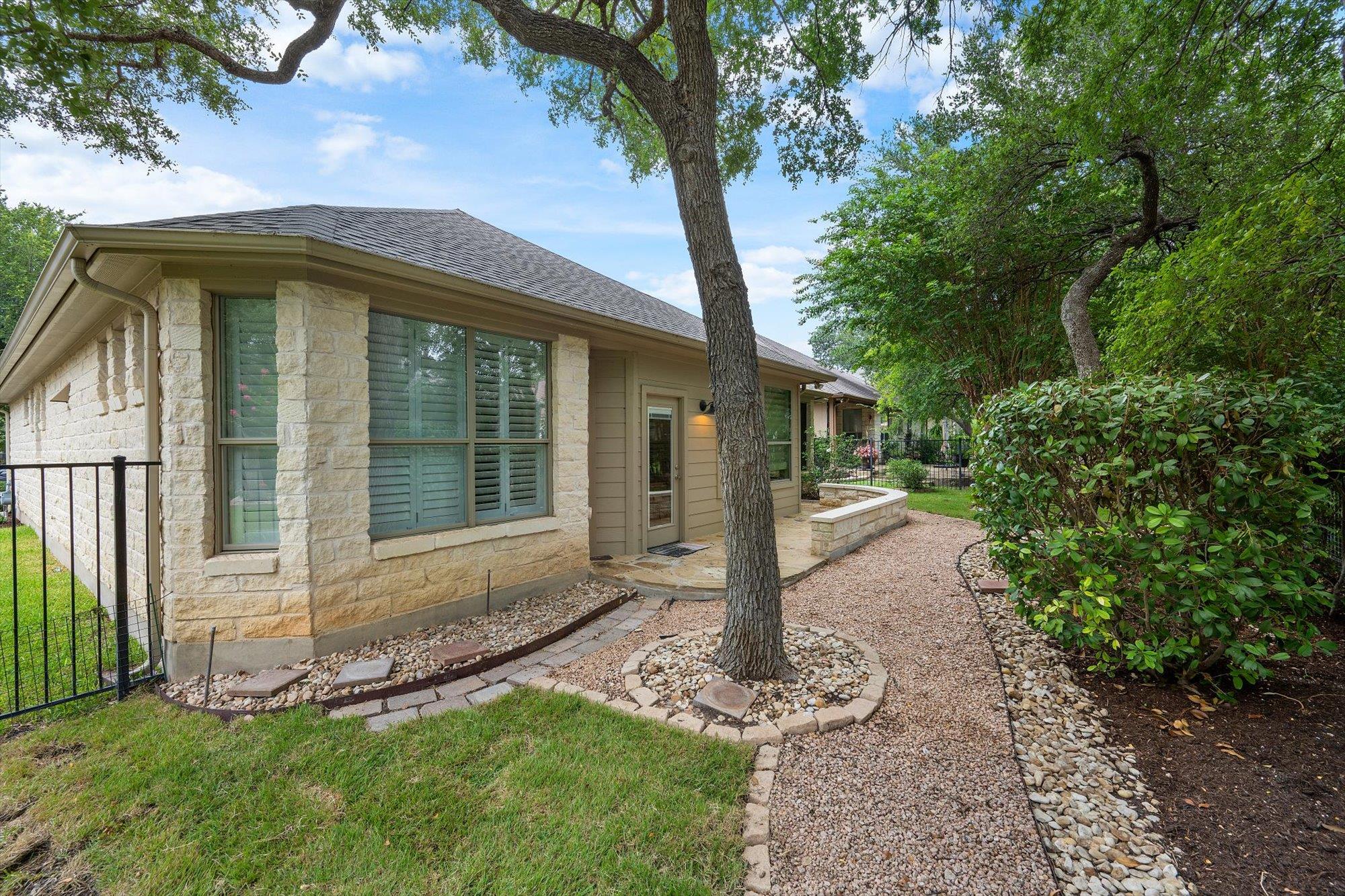 916 Heritage Oaks Bnd Property Photo 23