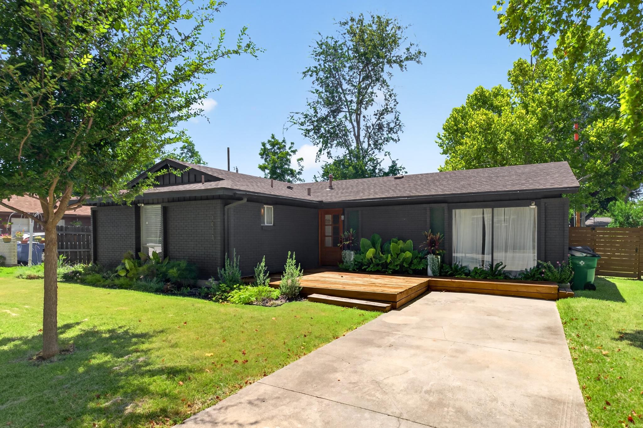 1411 Gilmore St Property Photo 4