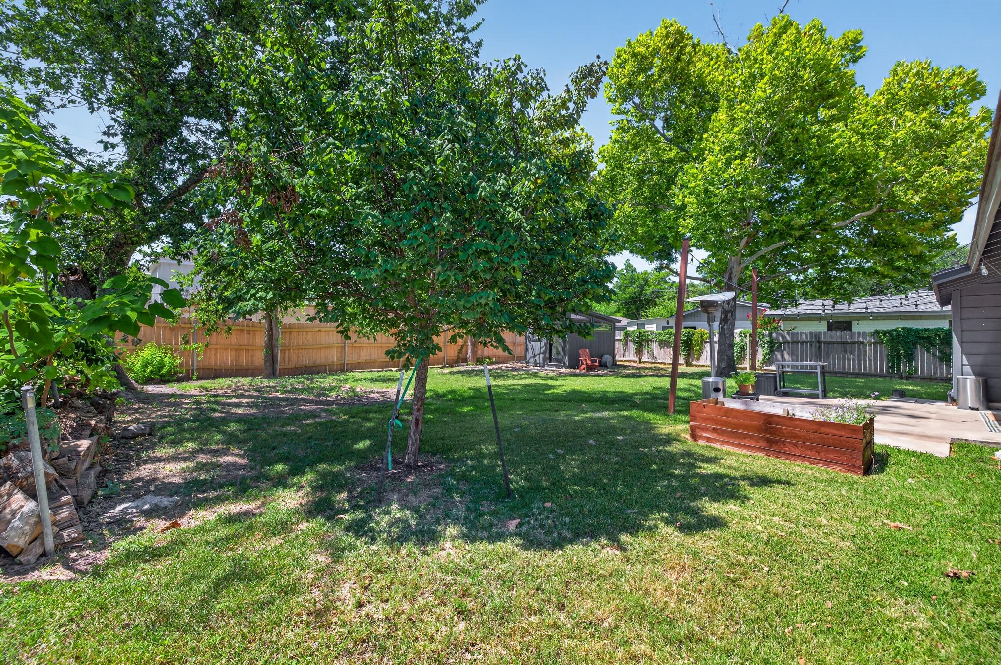 1411 Gilmore St Property Photo 34