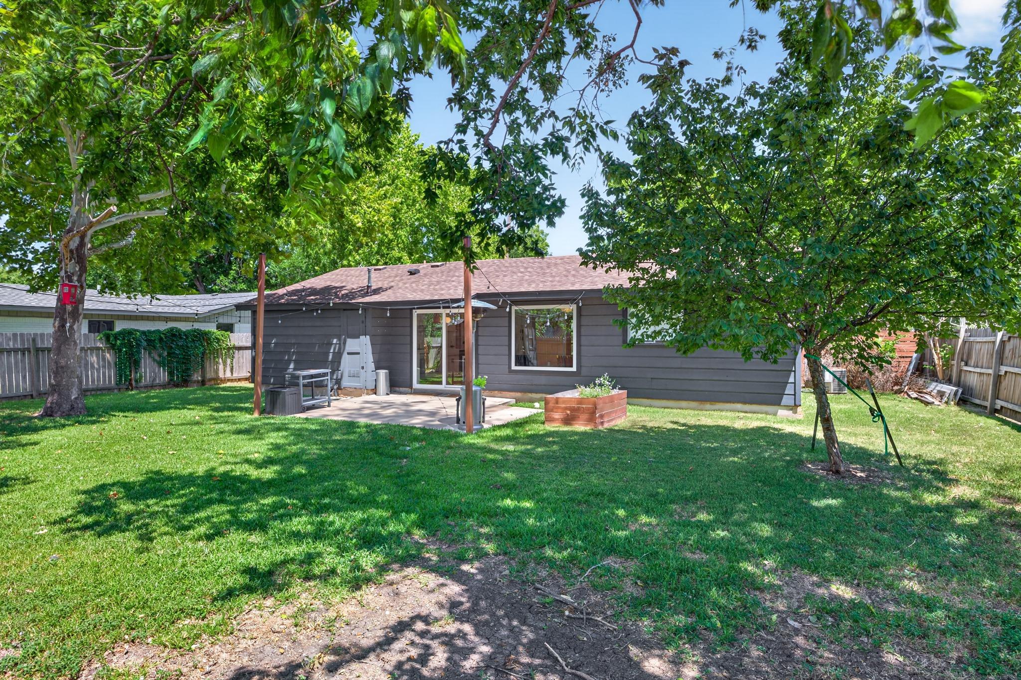 1411 Gilmore St Property Photo 35