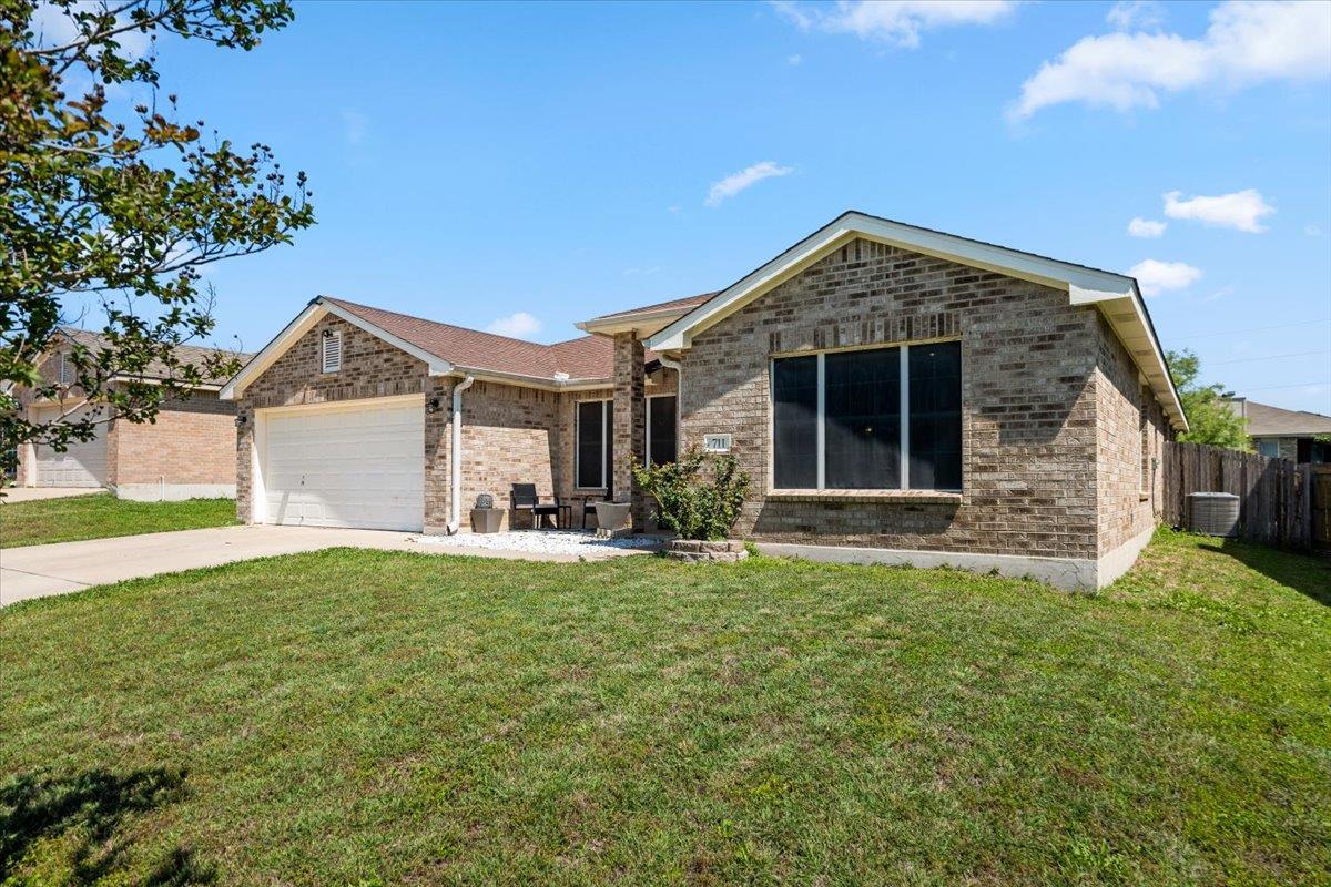 711 White Hawk Trl Property Photo 1