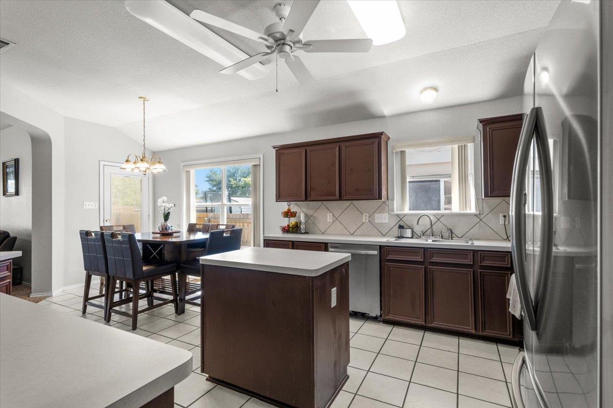 711 White Hawk Trl Property Photo 5